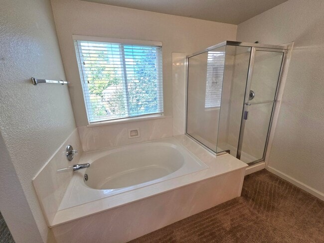 Building Photo - Wonderful 4 bedroom 3 full bath in the Wildhorse Golf Course Community.