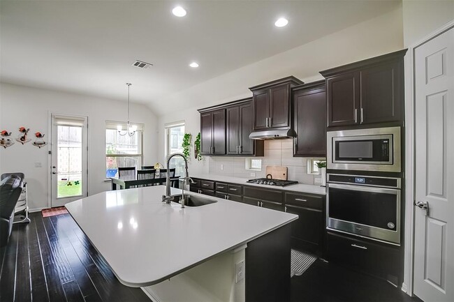 Building Photo - 2921 Zelma Dr