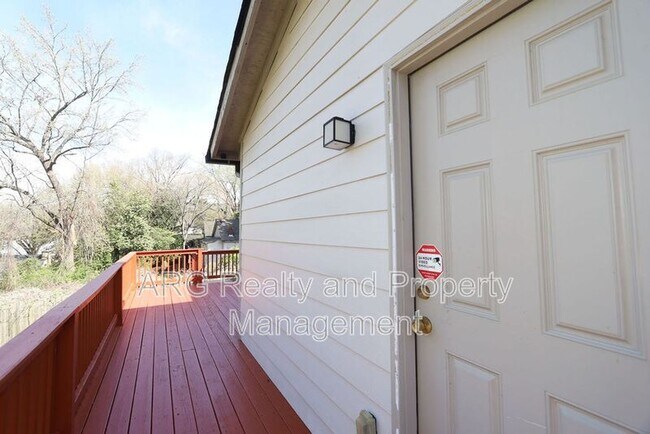 Building Photo - 1095 Ira St SW