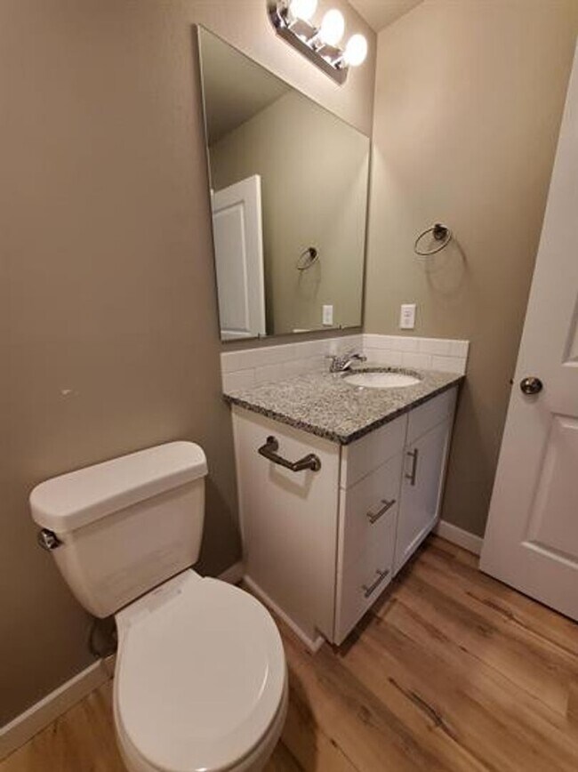 Building Photo - 3 Bedroom 2.5 Bath in Tumwater