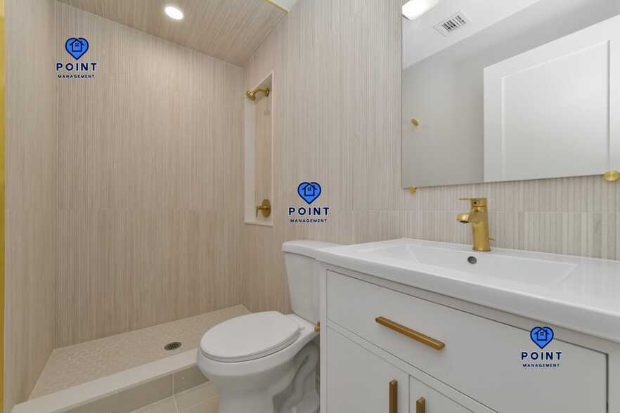 Building Photo - 516 Sumner St