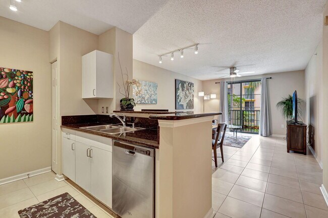 Building Photo - 630 S Sapodilla Ave