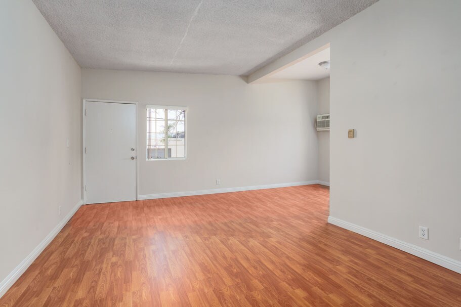 Building Photo - 5412 Willowcrest Ave