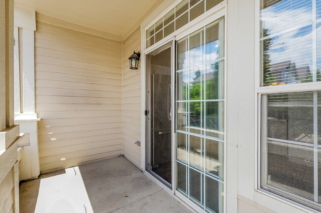 Building Photo - $2,695- 3 Bed, 3 Bath Updated Townhouse wi...
