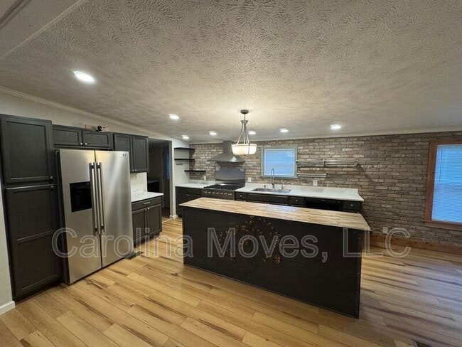 Building Photo - 321 Horseshoe Falls Rd