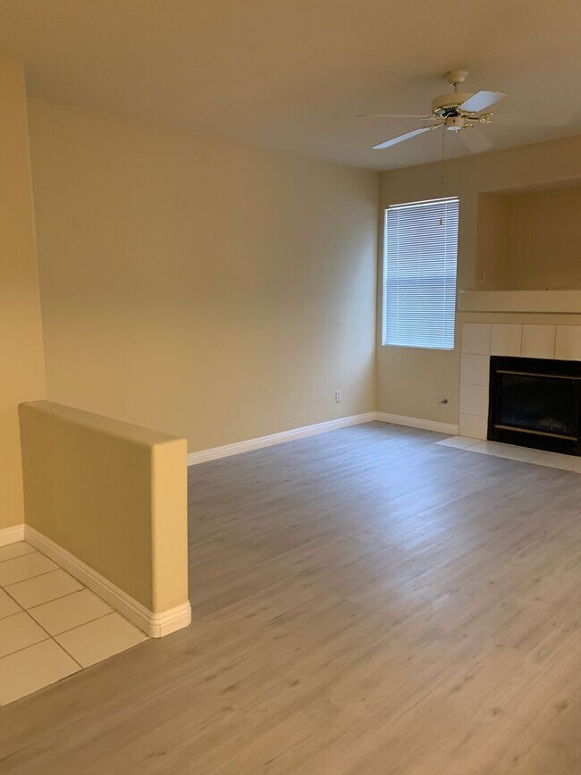 Building Photo - Must See Condo!