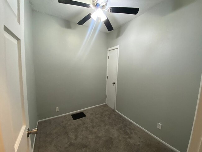 Building Photo - 2 bed house in Davenport