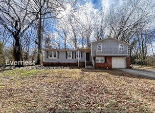 Building Photo - 3 Bed/2 Bath Home with Attached Garage / Pet-Friendly / Available Now!