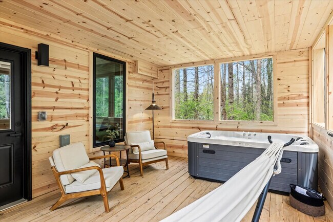 Building Photo - 152 Baxter Rd