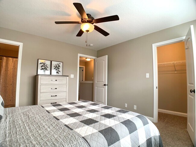 Building Photo - 364 Sam Houston Cir