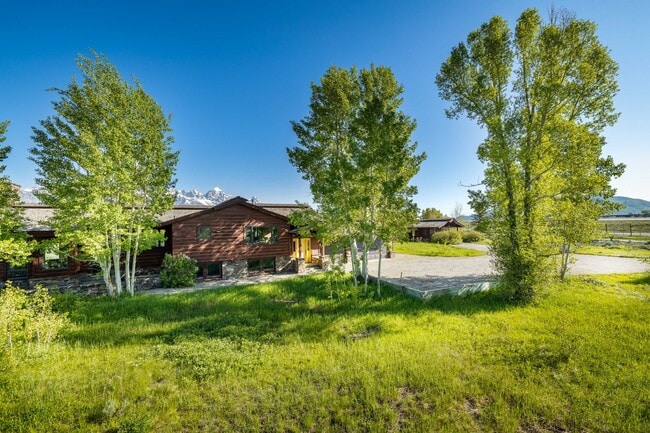 Building Photo - 8225 N Spring Gulch Rd