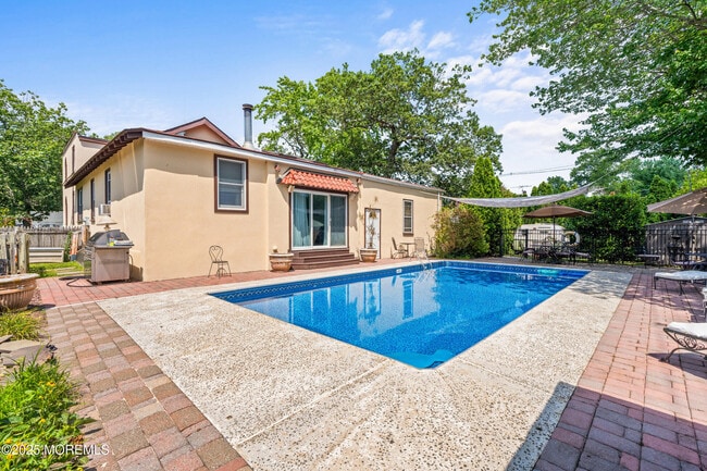 Building Photo - 400 Grassmere Avenue