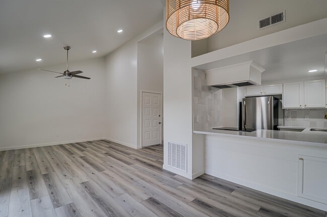 Building Photo - 5400 Dunsmuir Rd