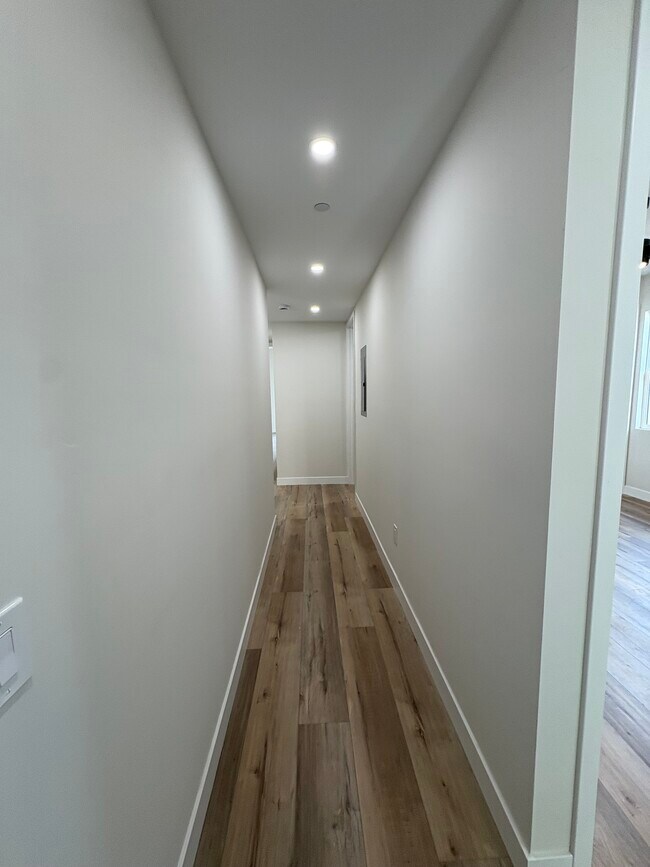 Building Photo - 260 Donax Ave