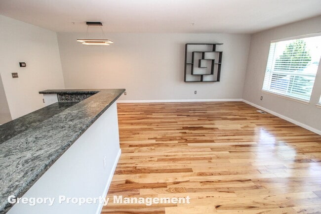 Building Photo - 11342 NE 67th St