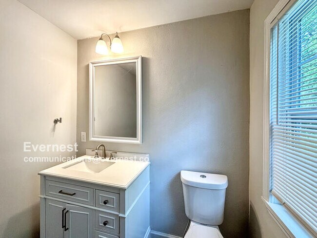 Building Photo - Charming 4-Bedroom Home with Comfort and O...