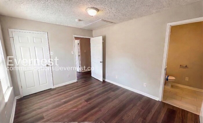 Building Photo - 3002 Sonya Dr NW