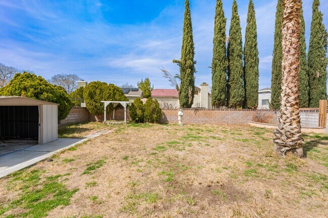 Building Photo - 42851 Lemonwood Dr