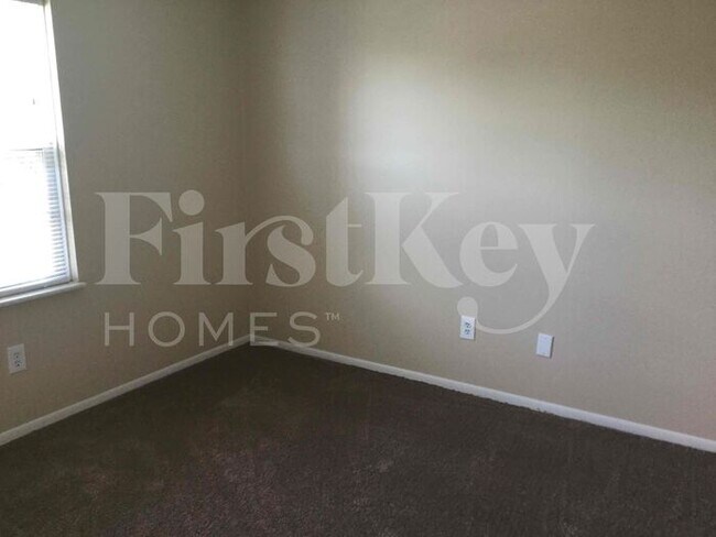 Building Photo - 805 Westmead Dr