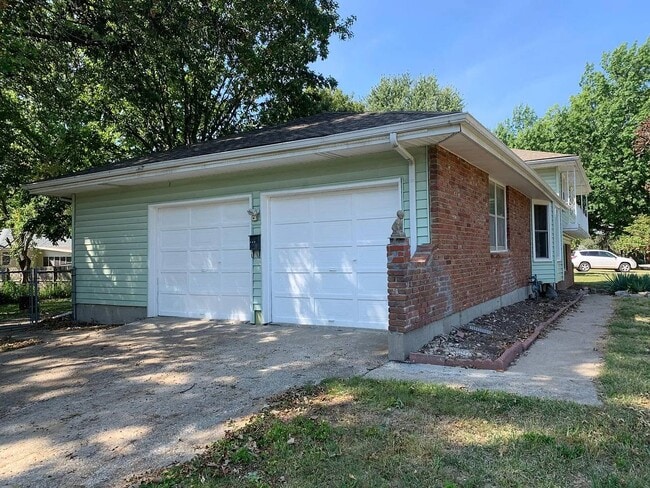 Building Photo - 4519 E 110th Terrace