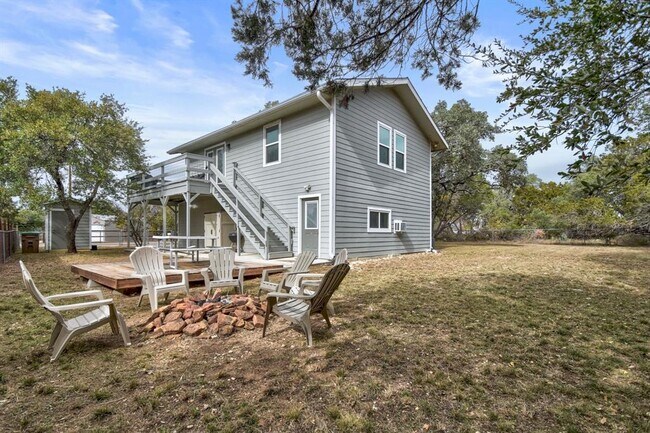 Building Photo - 2591 Lakeshore Dr