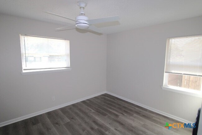 Building Photo - 906 S 23rd St