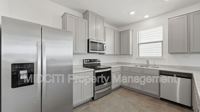 Building Photo - 10419 Salitrillo Bnd