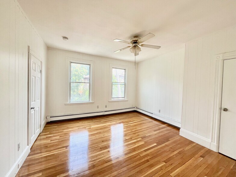 Primary Photo - 200 Highland St
