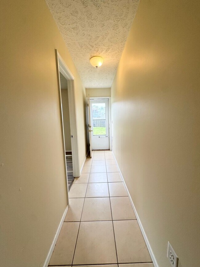 Building Photo - Spacious Two Bedroom Home! Available Now!