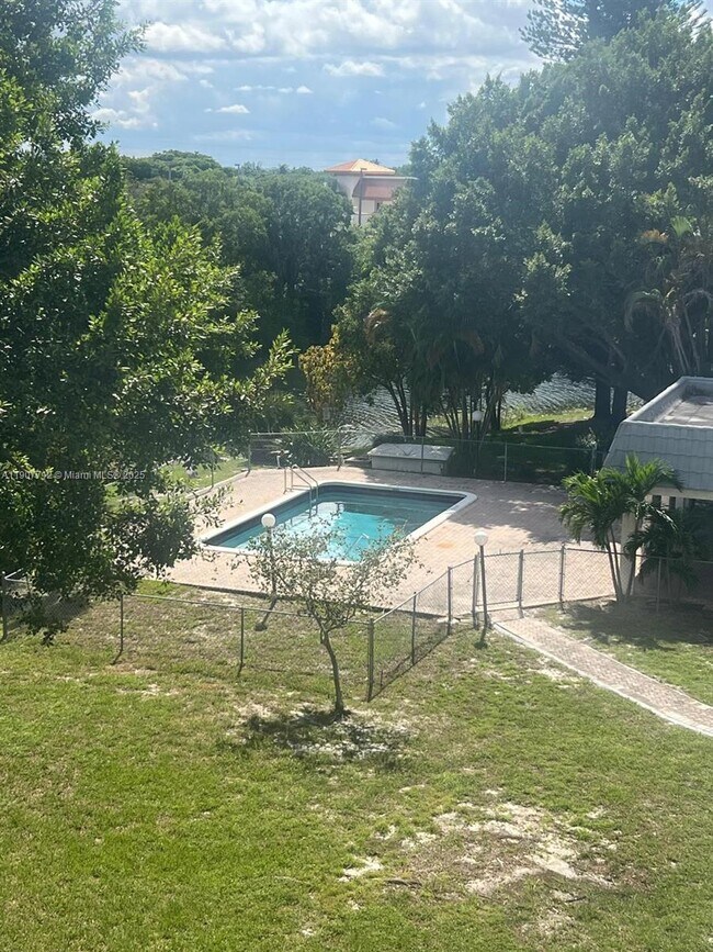 Building Photo - 3300 Spanish Moss Terrace