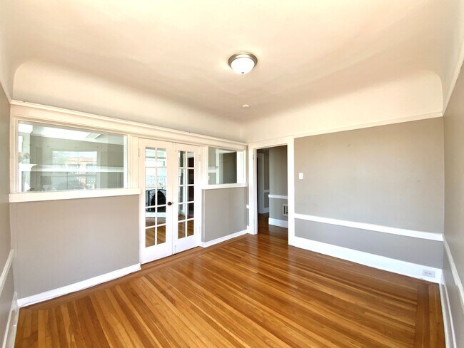 Building Photo - 1BR W/ Bonus Room. In-Unit LAUNDRY! DISHWASHER! PARKING AVAILABLE!