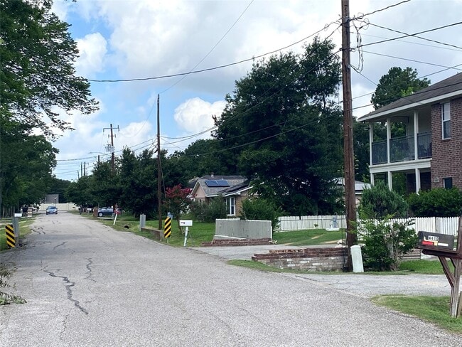 Building Photo - 4411 Buena Vista St