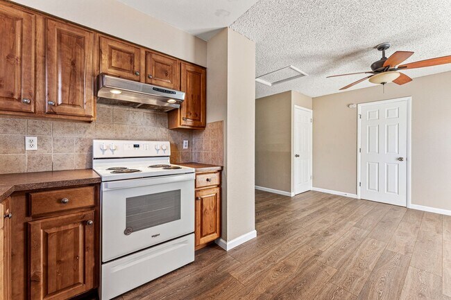 Building Photo - Near Downtown Castle Rock location with No HOA and HUGE YARD