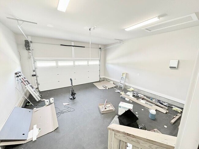 Building Photo - 211 Crooked Cedar Way