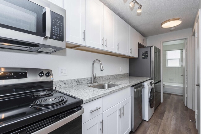 Building Photo - 1451 Detroit