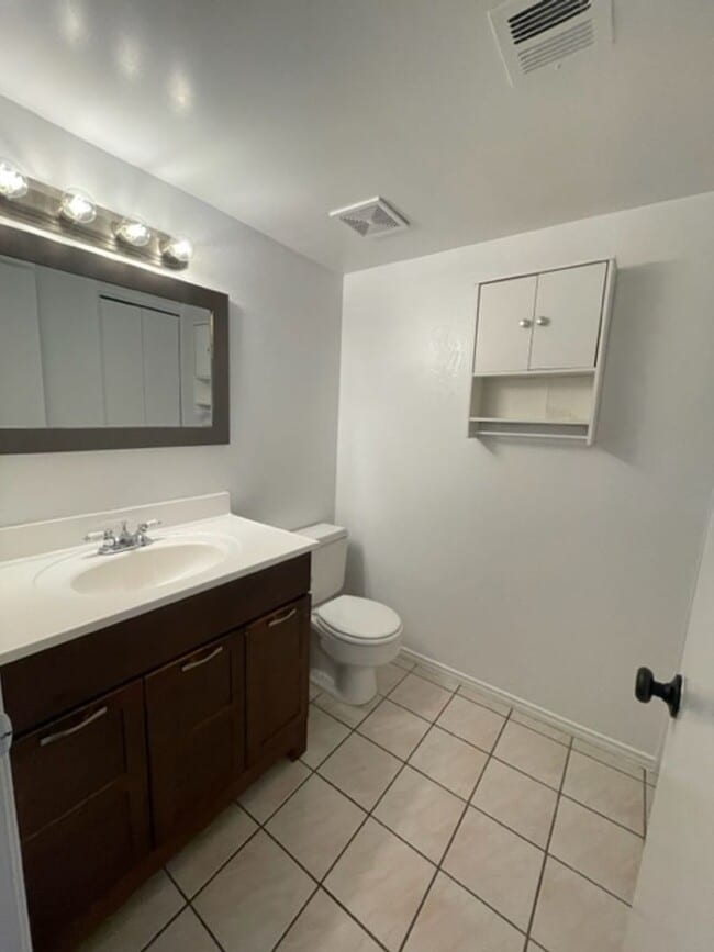 Building Photo - Old Town Scottsdale townhome- 2 bd 2 bath- W/D- Yard