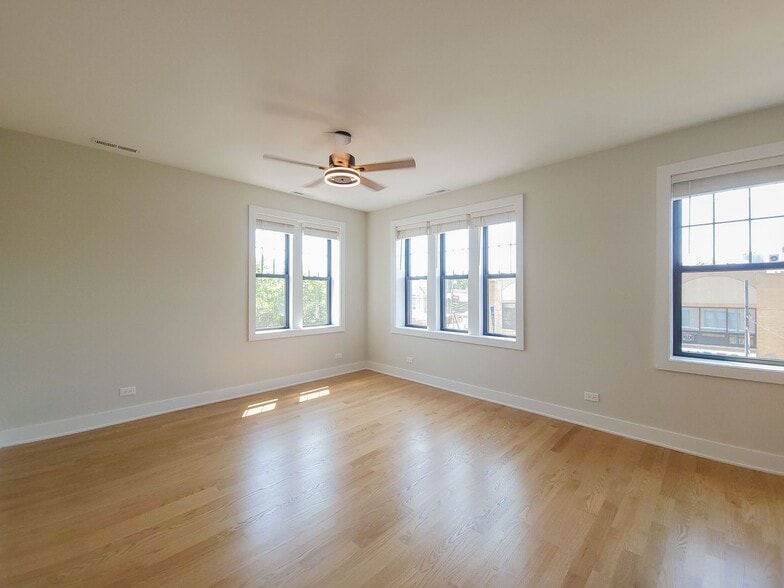 Building Photo - 4409 N Seeley Ave