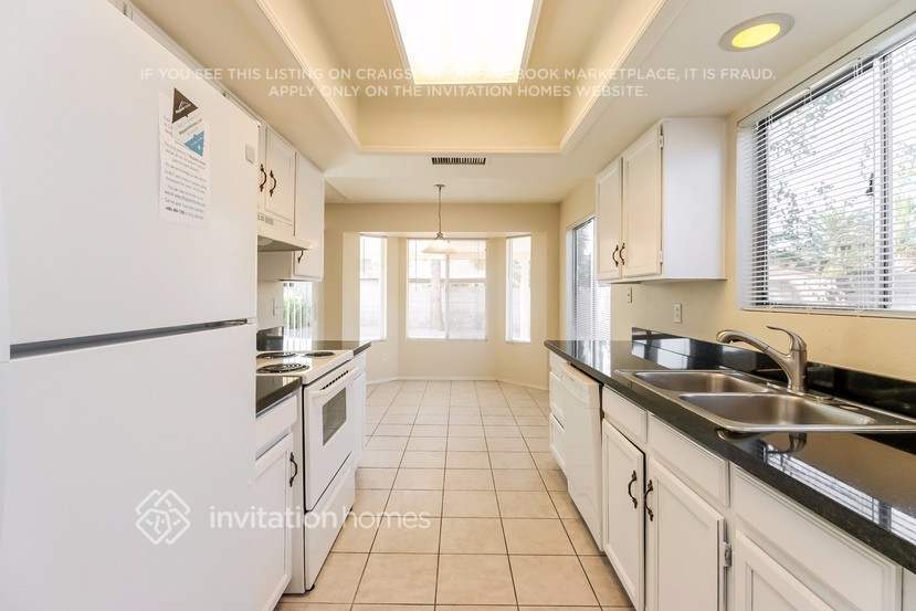 Building Photo - 3819 E Harmony Ave