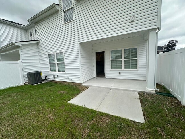 Building Photo - MOVE IN SPECIAL....BRAND NEW Townhome in S...
