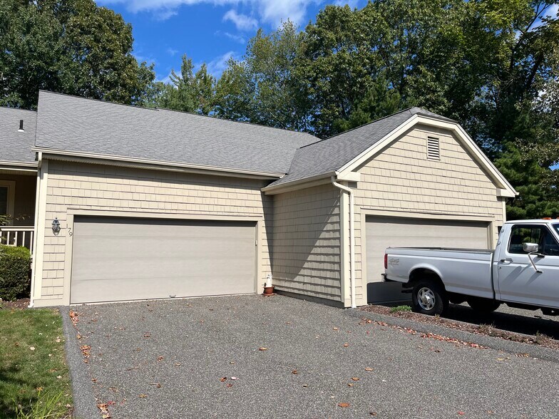 Primary Photo - 12 Boulevard Dr