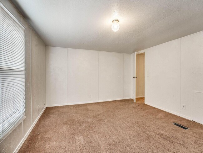 Building Photo - 3bed/2bath Mobile Home on 1.2 Acres Availa...