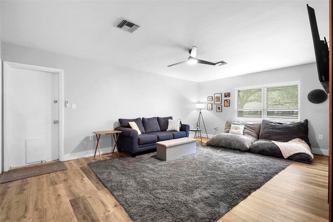 Building Photo - 412 Pinar Dr