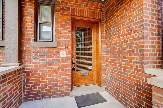 Building Photo - 2881 Observatory Ave