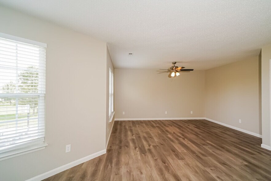 Building Photo - 5609 Woodland Trace Blvd