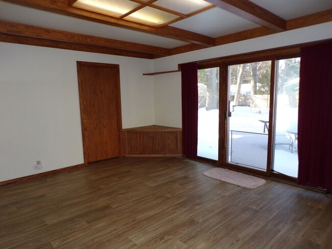 Building Photo - Light-Filled Home in Ideal Traverse City Neighborhood