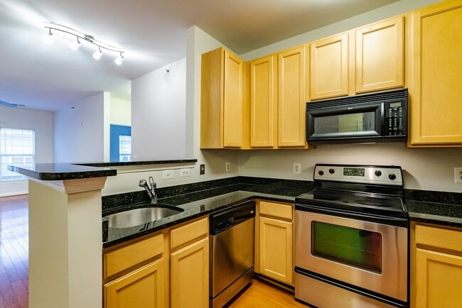 Building Photo - Spacious 3 Bed 2 Bath Condo With Balcony In Sought After Summerfield at Brambleton