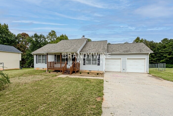 Building Photo - 160 Wesley Chapel Rd