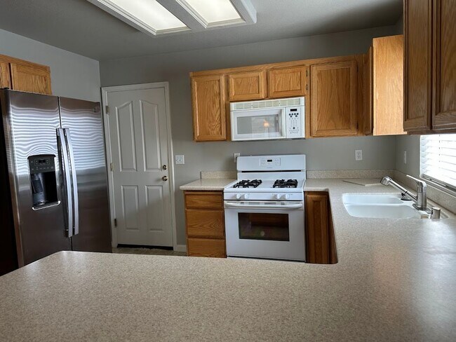 Building Photo - Well maintained home in desirable Ravenwood, Anderson subdivision
