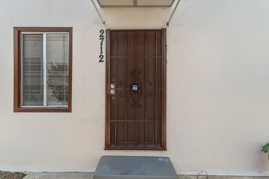 Building Photo - 2652 E 15th St