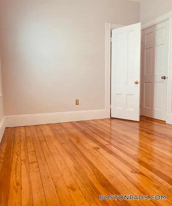 Building Photo - 108 Buttonwood St